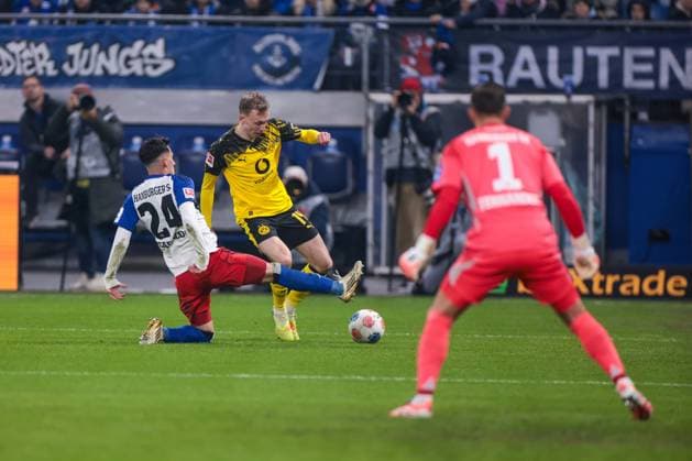 08.11.2025, 1. Bundesliga, 10. Spieltag, Hamburger SV - Borussia Dortmund, v. l. Nicolas Capaldo (Hamburger SV), Maximilian Beier (Borussia Dortmund), Hamburg Volksparkstadion Hamburg Deutschland xRHR-FOTO DEx Copyright: DennisxEwert RHR-FOTOx RHR-FOTO DE