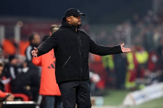 08.11.2025, xtgx, Fussball 1.Bundesliga, Union Berlin - FC Bayern München v.l. Trainer head coach Vincent Kompany (FC Bayern Muenchen) (DFL DFB REGULATIONS PROHIBIT ANY USE OF PHOTOGRAPHS as IMAGE SEQUENCES and or QUASI-VIDEO) Berlin