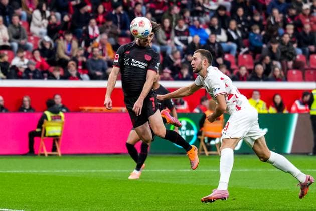 LEVERKUSEN, GERMANY - NOVEMBER 8: Jonas Hofmann of Bayer 04 Leverkusen heads the ball to score his team s second goal during the Bundesliga match between Bayer 04 Leverkusen and 1. FC Heidenheim 1846 at BayArena on November 8, 2025 in Leverkusen, Germany. (Photo by Rene Nijhuis)  Copyright: xRenexNijhuis