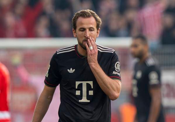 Harry Kane (FC Bayern Muenchen, 9) enttäuscht. Disappoint. 08.11.2025, 1. FC Union Berlin - FC Bayern München, Fussball, 1. Bundesliga in Berlin, Stadion an der Alten Försterei DFL regulations prohibit any use of photographs as image sequences and or quasi-video. Copyright: HMBxMedia xMarcoxBader