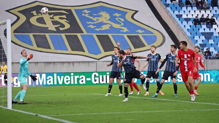 08.11.2025, Fussball, Herren, 3. Liga, Saison 2025 2026, 1. FC Saarbrücken - TSV Havelse, Dominic Baumann (1. FC Saarbruecken) verpasst das Tor zum 2:0, Großchance, Torchance Saarbrücken Ludwigsparkstadion Saarland Deutschland (DE) Copyright: xFabianxKleerx