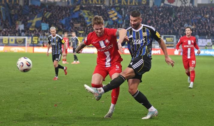 08.11.2025, Fussball, Herren, 3. Liga, Saison 2025 2026, 1. FC Saarbrücken - TSV Havelse, Dominic Minz (TSV Havelse) Kai Bruenker (1. FC Saarbruecken) Saarbrücken Ludwigsparkstadion Saarland Deutschland (DE) Copyright: xFabianxKleerx