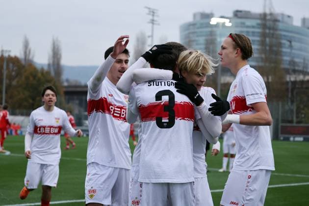 08.11.25 U17, U 17 VfB Stuttgart - U17 FC Bayern München Deutschland, Stuttgart, 08.11.2025, Fussball, Saison 2025 2026, U17-DFB-Nachwuchsliga, U17 VfB Stuttgart - U17 FC Bayern München (6:2): Konstantinos Karangelis (VfB Stuttgart); Jubel Tor 1:0 Karangelis.