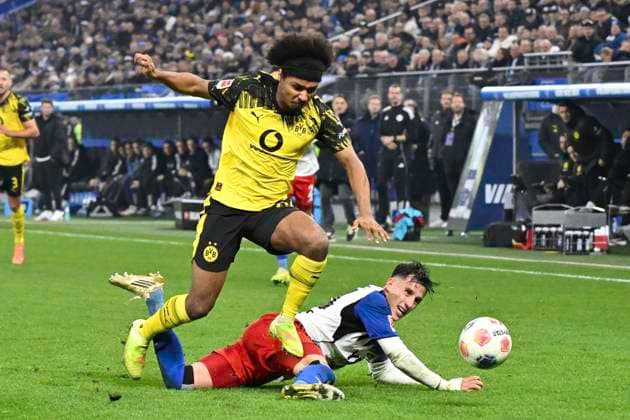 GER; 1. FBL,, Hamburger SV vs Borussia Dortmund 08.11.2025, Volksparkstadion, Hamburg, GER; 1. FBL, Hamburger SV vs Borussia Dortmund im Bild Nicolas Capaldo (Hamburg 24) versucht sich gegen Karim David Adeyemi (Dortmund 27) durchzusetzen