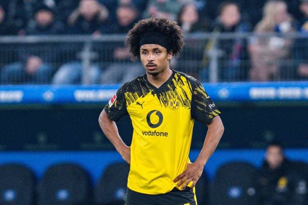 08.11.2025, Hamburger SV vs. Borussia Dortmund, 1. Bundesliga, 10. Spieltag Karim Adeyemi (Borussia Dortmund, 27) Wichtiger Hinweis: Gemaess den Vorgaben der DFL Deutsche Fussball Liga bzw. des DFB Deutscher Fussball-Bund ist es untersagt, in dem Stadion und oder vom Spiel angefertigte Fotoaufnahmen in Form von Sequenzbildern und oder videoaehnlichen Fotostrecken zu verwerten Copyright: xBahhoxKarax