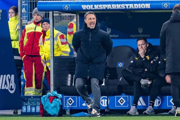 08.11.2025, Hamburger SV vs. Borussia Dortmund, 1. Bundesliga, 10. Spieltag Niko Kovac (Borussia Dortmund, Trainer) feuert sein Team an. Wichtiger Hinweis: Gemaess den Vorgaben der DFL Deutsche Fussball Liga bzw. des DFB Deutscher Fussball-Bund ist es untersagt, in dem Stadion und oder vom Spiel angefertigte Fotoaufnahmen in Form von Sequenzbildern und oder videoaehnlichen Fotostrecken zu verwerten Copyright: xBahhoxKarax