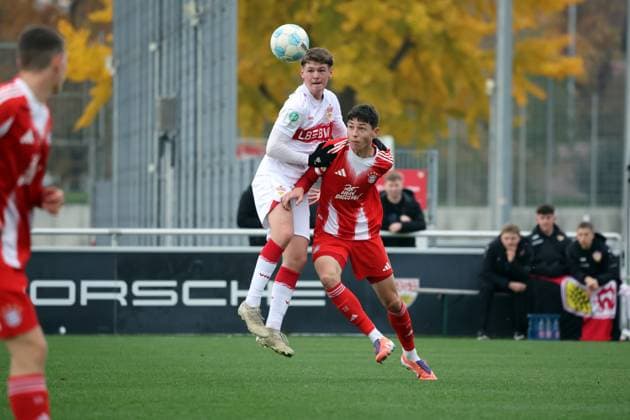 08.11.25 U17, U 17 VfB Stuttgart - U17 FC Bayern München Deutschland, Stuttgart, 08.11.2025, Fussball, Saison 2025 2026, U17-DFB-Nachwuchsliga, U17 VfB Stuttgart - U17 FC Bayern München (6:2): v.l. Kian Speidel (VfB Stuttgart), Filip Pavic (FC Bayern München).