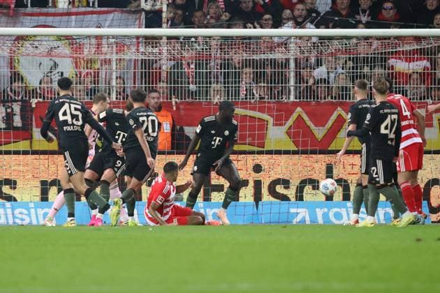 08.11.2025, xtgx, Fussball 1.Bundesliga, Union Berlin - FC Bayern München v.l. Danilho Doekhi (1. FC Union Berlin) Torschuetze, erzielt das Tor, Treffer, scores the goal 2:1 (DFL DFB REGULATIONS PROHIBIT ANY USE OF PHOTOGRAPHS as IMAGE SEQUENCES and or QUASI-VIDEO) Berlin