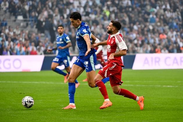 Olympique de Marseille v Stade Brestois 29 - Ligue 1 McDonald s 2025 2026 21 Nayef AGUERD (om) - 10 Romain DEL CASTILLO (sb29) during the Ligue 1 McDonald s match between Marseille and Brest at Stade Velodrome on November 8, 2025 in Marseille, France. Marseille France  Copyright: xFEPx 776348199