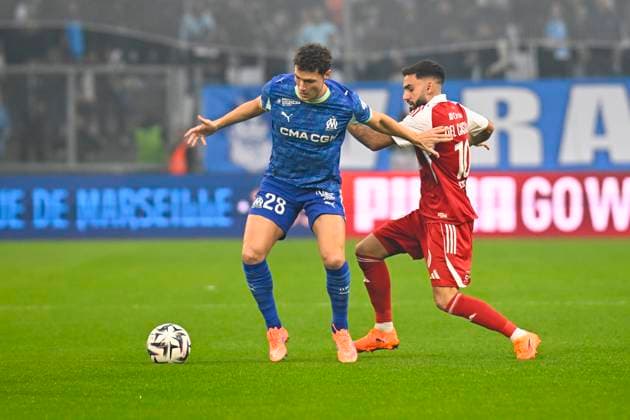 FOOTBALL : Olympique de Marseille VS Stade Brestois 29 - Ligue 1 McDonald s - 08 11 2025 Benjamin Pavard (OM) Romain Del Castillo (SB 29) - Ligue 1 McDonald™s match between Olympique de Marseille and Stade Brestois 29 on November 8, 2025 at the Orange VÃ lodrome Stadium in Marseille. MarseilleFrance  Copyright: xWilliamxCannarellax