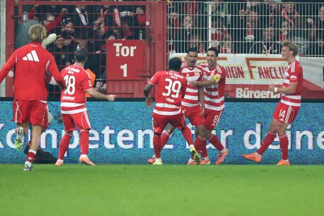 08.11.2025, xtgx, Fussball 1.Bundesliga, Union Berlin - FC Bayern München v.l. Torjubel nach dem Tor zum celebrating the goal celebrate 2:1 durch Danilho Doekhi (1. FC Union Berlin) (DFL DFB REGULATIONS PROHIBIT ANY USE OF PHOTOGRAPHS as IMAGE SEQUENCES and or QUASI-VIDEO) Berlin