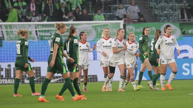 Torjubel 1-3 durch Rebecka Blomqvist (Eintracht Frankfurt)28, Fussball, Frauen, Saison 2025 2026, 1.Liga, Google Pixel Frauen-Bundesliga, VfL Wolfsburg gegen Eintracht Frankfurt, 2-3 DFL REGULATIONS PROHIBIT ANY USE OF PHOTOGRAPHS AS IMAGE SEQUENCES AND OR QUASI-VIDEO.
