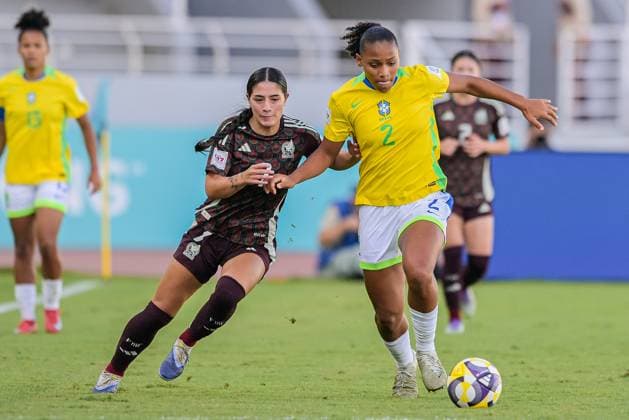 7 Miyazato A. (Forward) of Mexico U-17 contrast with ? 2 Allyne (Defender) of Brazil U-17 is in action during the FIFA U17, U 17 Women s World Cup Morocco 2025, 3rd - 4th place match between Korea DOR and Netherlands in Rabat, Morocco, on November 8, 2025, at the Olympic Stadium  Copyright: xAndreaxAmato IPAxSportx xipa-agency.netx xx IPA_67695136 IPA_Agency_IPA67695136