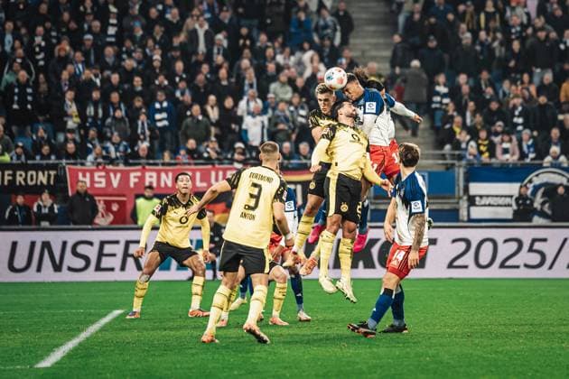 Fußball Männer Saison 2025 2026 1. Fußball-Bundesliga 10. Spieltag Hamburger SV vs. Borussia Dortmund 08.11.2025 Kopfball führt zum Tor von Ransford-Yeboah Königsdörffer ( 11, HSV) Hamburg Volksparkstadion Hamburg Deutschland