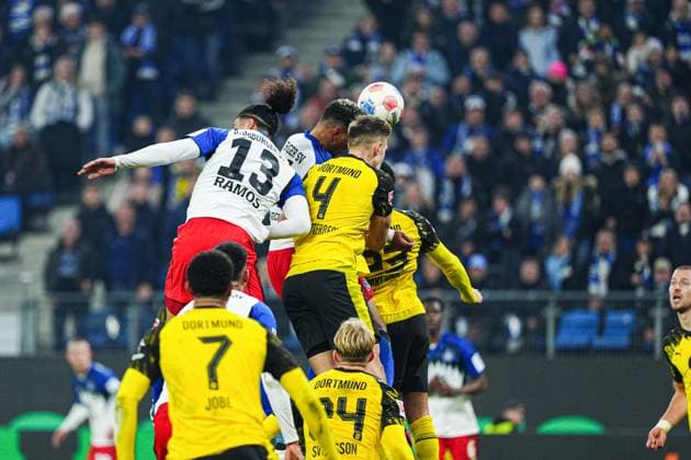 Tor zum 1:1 per Kopfball Ransford-Yeboah Koenigsdoerffer (Hamburger SV, 11) GER, Hamburger SV vs. Borussia Dortmund, Fussball, 1. Bundesliga, Spieltag 10, Saison 2025 2026, 08.11.2025 DFL REGULATIONS PROHIBIT ANY USE OF PHOTOGRAPHS AS IMAGE SEQUENCES AND OR QUASI-VIDEO GER, Hamburger SV vs. Borussia Dortmund, Fussball, 1. Bundesliga, Spieltag 10, Saison 2025 2026, 08.11.2025 Hamburg Copyright: xEibner-Pressefoto MarcelxvonxFehrnx EP_MFN