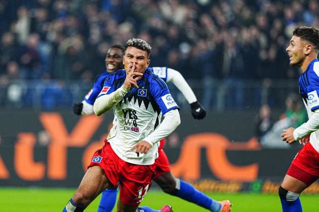Torjubel nach Tor zum 1:1 Ransford-Yeboah Koenigsdoerffer (Hamburger SV, 11) GER, Hamburger SV vs. Borussia Dortmund, Fussball, 1. Bundesliga, Spieltag 10, Saison 2025 2026, 08.11.2025 DFL REGULATIONS PROHIBIT ANY USE OF PHOTOGRAPHS AS IMAGE SEQUENCES AND OR QUASI-VIDEO GER, Hamburger SV vs. Borussia Dortmund, Fussball, 1. Bundesliga, Spieltag 10, Saison 2025 2026, 08.11.2025 Hamburg Copyright: xEibner-Pressefoto MarcelxvonxFehrnx EP_MFN