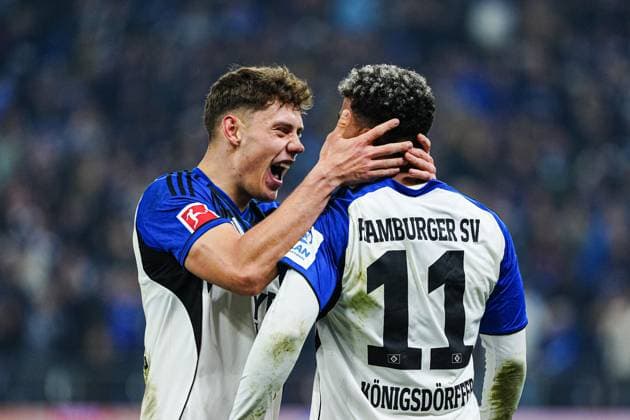 Torjubel Nicolai Remberg (Hamburger SV, 21) und Ransford-Yeboah Koenigsdoerffer (Hamburger SV, 11) nach Tor zum 1:1 Ransford-Yeboah Koenigsdoerffer (Hamburger SV, 11) GER, Hamburger SV vs. Borussia Dortmund, Fussball, 1. Bundesliga, Spieltag 10, Saison 2025 2026, 08.11.2025 DFL REGULATIONS PROHIBIT ANY USE OF PHOTOGRAPHS AS IMAGE SEQUENCES AND OR QUASI-VIDEO GER, Hamburger SV vs. Borussia Dortmund, Fussball, 1. Bundesliga, Spieltag 10, Saison 2025 2026, 08.11.2025 Hamburg Copyright: xEibner-Pressefoto MarcelxvonxFehrnx EP_MFN