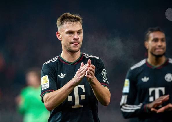 Fußball, Herren, Saison 2025 2026, 1. Bundesliga (10. Spieltag), 1. FC Union Berlin - FC Bayern München, v. l. Joshua Kimmich (Bayern München), Michael Olise (Bayern München), Enttäuschung nach Abpfiff, 08.11.2025, Copyright: xSebastianxRäppold MatthiasxKochx