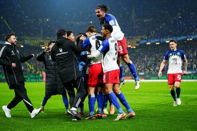 Torjubel Hamburger SV nach Tor zum 1:1 Ransford-Yeboah Koenigsdoerffer (Hamburger SV, 11) GER, Hamburger SV vs. Borussia Dortmund, Fussball, 1. Bundesliga, Spieltag 10, Saison 2025 2026, 08.11.2025 DFL REGULATIONS PROHIBIT ANY USE OF PHOTOGRAPHS AS IMAGE SEQUENCES AND OR QUASI-VIDEO GER, Hamburger SV vs. Borussia Dortmund, Fussball, 1. Bundesliga, Spieltag 10, Saison 2025 2026, 08.11.2025 Hamburg Copyright: xEibner-Pressefoto MarcelxvonxFehrnx EP_MFN