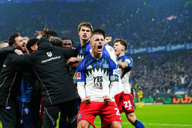 Torjubel Hamburger SV nach Tor zum 1:1 Ransford-Yeboah Koenigsdoerffer (Hamburger SV, 11) GER, Hamburger SV vs. Borussia Dortmund, Fussball, 1. Bundesliga, Spieltag 10, Saison 2025 2026, 08.11.2025 DFL REGULATIONS PROHIBIT ANY USE OF PHOTOGRAPHS AS IMAGE SEQUENCES AND OR QUASI-VIDEO GER, Hamburger SV vs. Borussia Dortmund, Fussball, 1. Bundesliga, Spieltag 10, Saison 2025 2026, 08.11.2025 Hamburg Copyright: xEibner-Pressefoto MarcelxvonxFehrnx EP_MFN