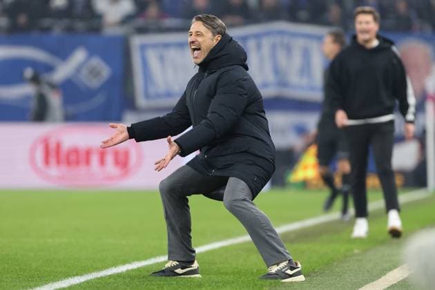 1. Bundesliga - Hamburger SV - Borussia Dortmund am 08.11.2025 im Volksparkstadion in Hamburg Trainer Niko Kovac (Dortmund) gibt lautstark Anweisungen