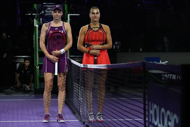 WTA, Tennis Damen Finals 2025 - Doubles Final RIYADH, SAUDI ARABIA NOVEMBER 08: Elena Rybakina of Kazakhstan (L) and Aryna Sabalenka (R) are seen ahead of their women s singles final match of the 2025 WTA Finals, part of the Hologic WTA Tour, at King Saud University Indoor Arena in Riyadh, Saudi Arabia, on November 8, 2025. Artur Widak Anadolu Riyadh Saudi Arabia. Editorial use only. Please get in touch for any other usage.  Copyright: x2025xAnadoluxArturxWidakx