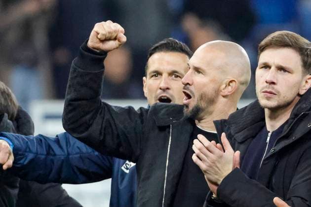 Christian Ilzer (TSG Hoffenheim Trainer) nach dem Spiel bei den Fans , Deutschland, Fussball, 1. Bundesliga, 10.Spieltag, 2025 2026, TSG Hoffenheim vs. RB Leipzig, 08.11.2025, PreZero Arena, Sinsheim, Deutschland Sinsheim PreZero Arena Baden-Württemberg Deutschland Copyright: xGrantxHubbsx