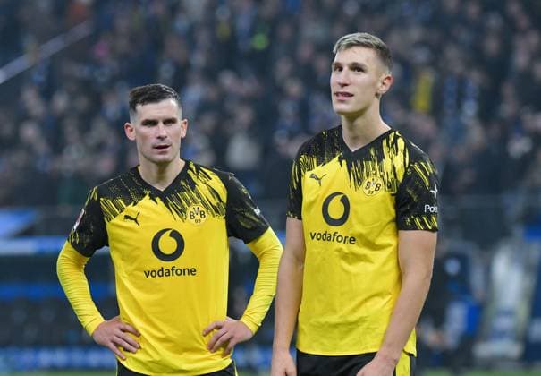 08.11.2025, xblx, Fussball 1.Bundesliga, Hamburger SV - Borussia Dortmund v.l. Dortmund enttaeuscht, enttaeuscht schauend, dissapointed, Enttäuschung, Enttaeuschung , Pascal Gross Groß (Borussia Dortmund), Nico Schlotterbeck (Borussia Dortmund) (DFL DFB REGULATIONS PROHIBIT ANY USE OF PHOTOGRAPHS as IMAGE SEQUENCES and or QUASI-VIDEO) Hamburg