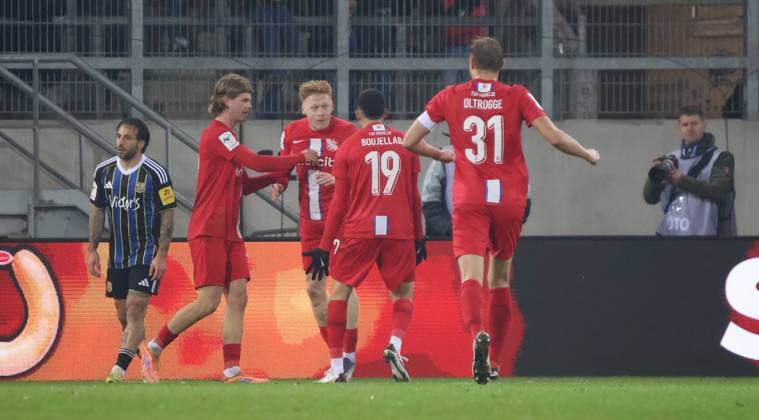 08.11.2025, Fussball, Herren, 3. Liga, Saison 2025 2026, 1. FC Saarbrücken - TSV Havelse, Torjubel des TSV Havelse nach dem Tor zum 1:1 durch Leon Sommer (TSV Havelse) Saarbrücken Ludwigsparkstadion Saarland Deutschland (DE) Copyright: xFabianxKleerx