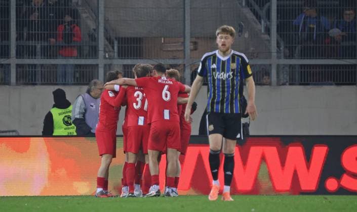 08.11.2025, Fussball, Herren, 3. Liga, Saison 2025 2026, 1. FC Saarbrücken - TSV Havelse, Torjubel des TSV Havelse nach dem Tor zum 1:1 durch Leon Sommer (TSV Havelse) Saarbrücken Ludwigsparkstadion Saarland Deutschland (DE) Copyright: xFabianxKleerx