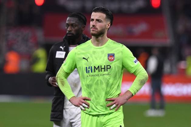 Torhueter Diant Ramaj ( 1 FC Heidenheim ) enttaeuscht nach Spielschluss. GER, Bayer 04 Leverkusen vs 1 FC Heidenheim, Fussball, Bundesliga, 10. Spieltag, Spielzeit 2025 2026, 08.11.2025 DFL REGULATIONS PROHIBIT ANY USE OF PHOTOGRAPHS AS IMAGE SEQUENCES AND OR QUASI-VIDEO GER, Bayer 04 Leverkusen vs 1 FC Heidenheim, Fussball, Bundesliga, 10. Spieltag, Spielzeit 2025 2026, 08.11.2025 Leverkusen Copyright: xEibner-Pressefoto ThomasxThienelx EP_TTL