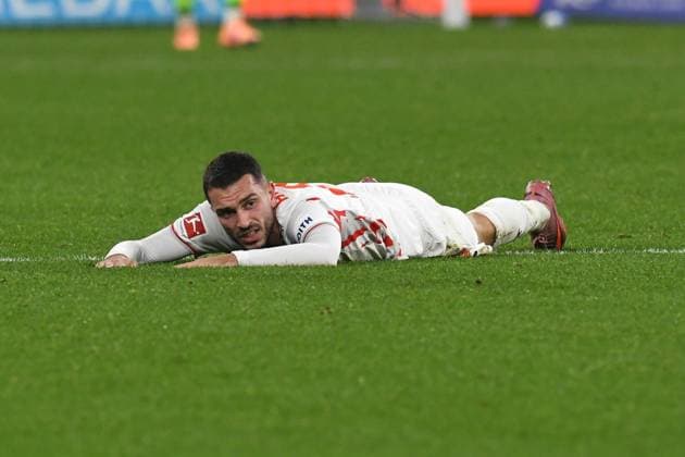 Arijon Ibrahimovic ( 1 FC Heidenheim ) liegt frustriet am Boden. GER, Bayer 04 Leverkusen vs 1 FC Heidenheim, Fussball, Bundesliga, 10. Spieltag, Spielzeit 2025 2026, 08.11.2025 DFL REGULATIONS PROHIBIT ANY USE OF PHOTOGRAPHS AS IMAGE SEQUENCES AND OR QUASI-VIDEO GER, Bayer 04 Leverkusen vs 1 FC Heidenheim, Fussball, Bundesliga, 10. Spieltag, Spielzeit 2025 2026, 08.11.2025 Leverkusen Copyright: xEibner-Pressefoto ThomasxThienelx EP_TTL
