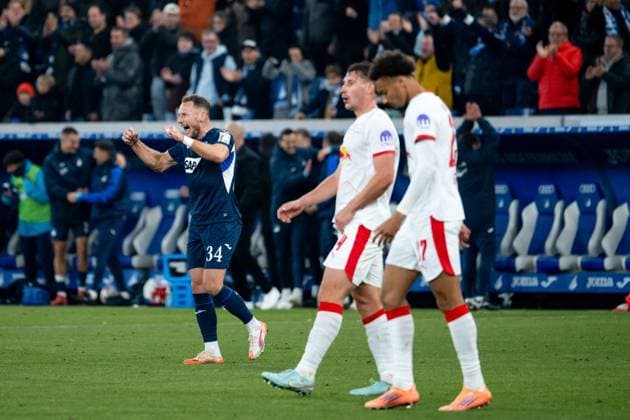 Vladimir Coufal (TSG Hoffenheim, 34) jubelt ueber den Sieg, Willi Orban (RB Leipzig, 04), Tidiam Gomis (RB Leipzig, 27) aergert sich, GER, TSG 1899 Hoffenheim vs RB Leipzig, Fussball Bundesliga, 10. Spieltag, Saison 2025 2026, 07.11.2025 DFB DFL regulations prohibit any use of photographs as image sequences and or quasi-video GER, TSG 1899 Hoffenheim vs RB Leipzig, Fussball Bundesliga, 10. Spieltag, Saison 2025 2026, 07.11.2025 Sinsheim Copyright: xEibner-Pressefoto Memmlerx EP_MMR