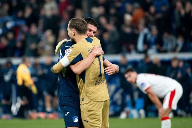Albian Hajdari (TSG Hoffenheim, 21), Oliver Baumann (TSG Hoffenheim, 01) jubeln ueber den Sieg, GER, TSG 1899 Hoffenheim vs RB Leipzig, Fussball Bundesliga, 10. Spieltag, Saison 2025 2026, 07.11.2025 DFB DFL regulations prohibit any use of photographs as image sequences and or quasi-video GER, TSG 1899 Hoffenheim vs RB Leipzig, Fussball Bundesliga, 10. Spieltag, Saison 2025 2026, 07.11.2025 Sinsheim Copyright: xEibner-Pressefoto Memmlerx EP_MMR
