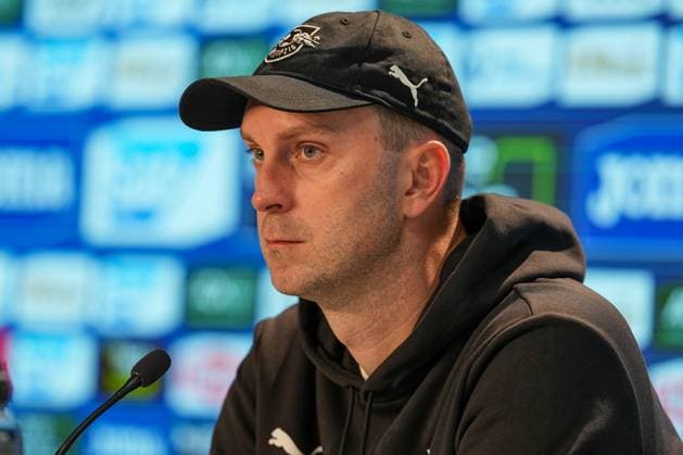 Fussball: Bundesliga, 10. Spieltag, TSG Hoffenheim - RB Leipzig am 08.11.2025 in Sinsheim (PreZero Arena), Deutschland, Saison 2025 2026 DFL REGULATIONS PROHIBIT ANY USE OF PHOTOGRAPHS AS IMAGE SEQUENCES AND OR QUASI VIDEO: Ole Werner (Trainer, RBL) im Fokus auf der PK nach dem Spiel. Sinsheim PreZero Arena Deutschland Copyright: xChristophxKinzingerx