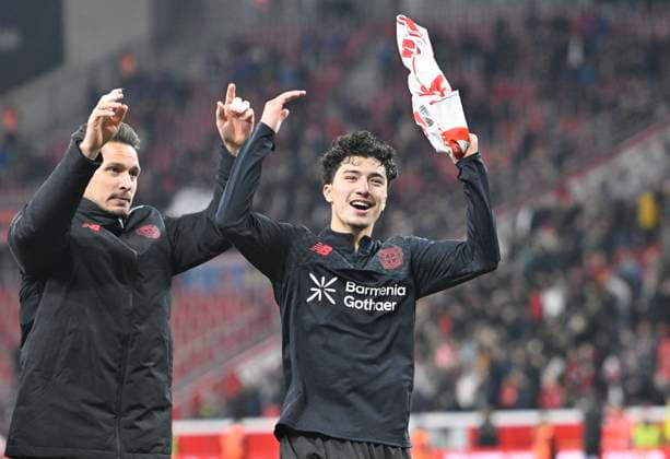 Schlussjubel LEV, v.l. Torwart Janis Blaswich (Bayer Leverkusen), Ibrahim Maza (Bayer Leverkusen). Fussball 1. Bundesliga,10.Spieltag, Bayer 04 Leverkusen - 1. FC Heidenheim 6:0, am 08.11.2025 in Leverkusen Deutschland. DFL regulations prohibit any use of photographs as image sequences and or quasi-video Â