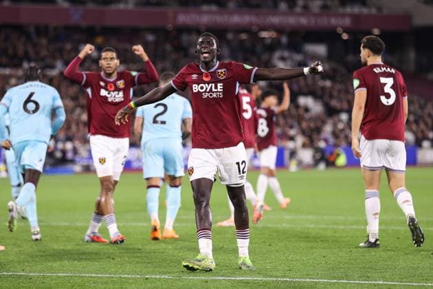 West Ham United v Burnley 08 November 2025, London - Premier League Football - West Ham United v Burnley - El Hadji Malick Diouf of West Ham United celebrates as the ball goes out of play in the final moments - Photo: Jacques Feeney Offside. London UK Copyright: xJacquesxFeeneyx xOffsidexOffside