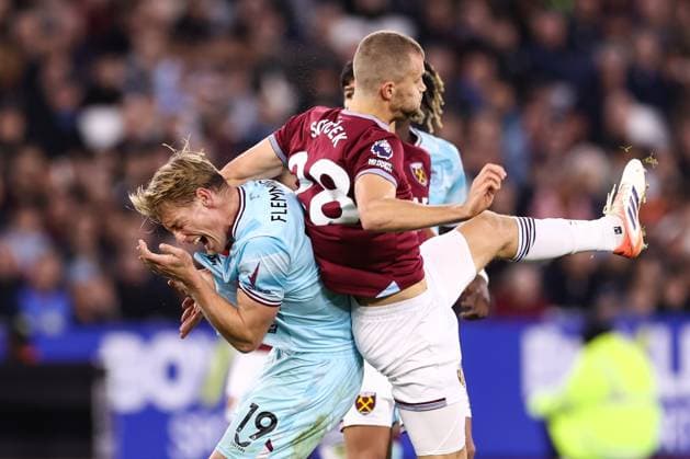 West Ham United v Burnley 08 November 2025, London - Premier League Football - West Ham United v Burnley - Zian Flemming of Burnley and Tomas Soucek of West Ham United - Photo: Jacques Feeney Offside. London UK Copyright: xJacquesxFeeneyx xOffsidexOffside