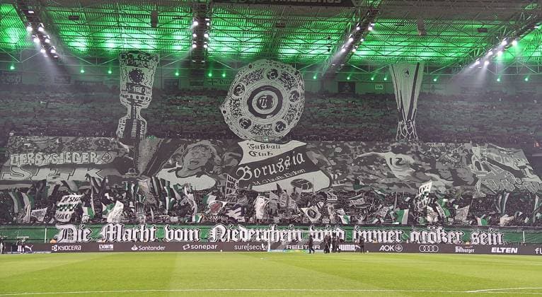 08.11.2025, xhbx, Fussball 1.Bundesliga, Borussia Moenchengladbach - 1.FC Köln v.l. Fans, Stimmung, Schal, Fahne, Banner von Borussia Mönchengladbach, Choreografie (DFL DFB REGULATIONS PROHIBIT ANY USE OF PHOTOGRAPHS as IMAGE SEQUENCES and or QUASI-VIDEO) Moenchengladbach