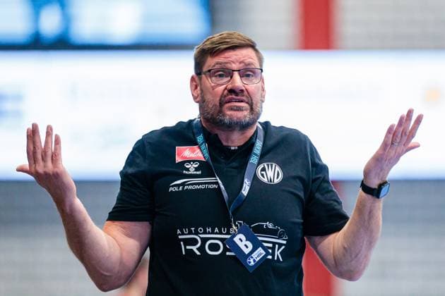 Aaron Ziercke (GWD Minden, Trainer) aergert sich regt sich auf GER, GWD Minden vs. MT Melsungen, Handball, 1. Bundesliga, 11. Spieltag, Spielzeit 2025 2026, 08.11.2025 GER, GWD Minden vs. MT Melsungen, Handball, 1. Bundesliga, 11. Spieltag, Spielzeit 2025 2026, 08.11.2025 Luebbecke Copyright: xEibner-Pressefoto JanxRollingerx EP_JSK
