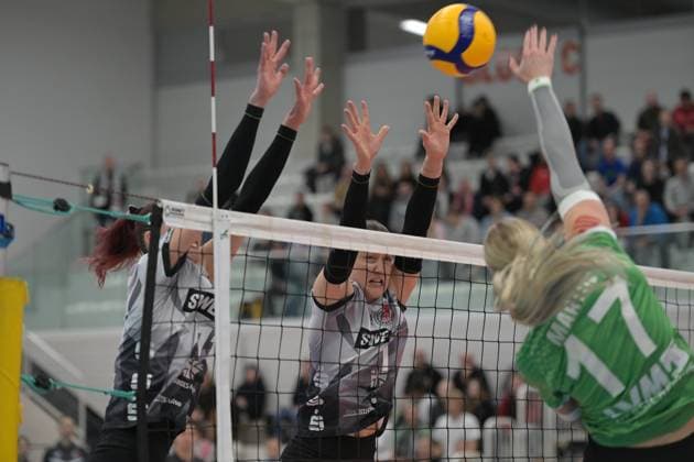 RECORD DATE NOT STATED Alina Zellin (1; Schwarz-Weiß Erfurt) und Isabel Kovacic (11; Schwarz-Weiß Erfurt) blocken gegen Isabel Martin (17; USC Münster) am Netz Alina Zellin (1; Schwarz-Weiß Erfurt) und Isabel Kovacic (11; Schwarz-Weiß Erfurt) blocken Copyright: xSpeedshotx
