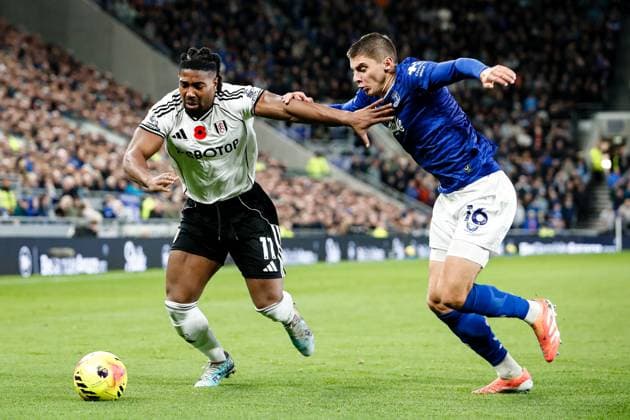 Everton v Fulham Premier League Vitaliy Mykolenko of Everton and Adama TraorÃ of Fulham during the Premier League match at the Hill Dickson Stadium, Liverpool UK Newspapers OUT Copyright: xMaxxTomlinsonx FIL-22480-0078