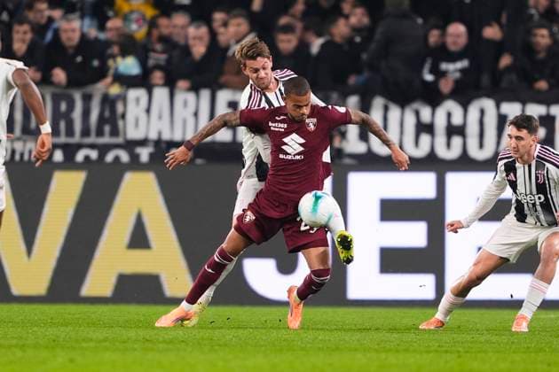 Torino™s Cyril Ngonge fights for the ball with Juventus Daniele Rugani during the Serie A soccer match between Juventus Fc and Torino Fc at the Juventus Stadium in Turin, north west Italy - November 8, 2025. - Soccer  Copyright: xFabioxFerrari LaPressex