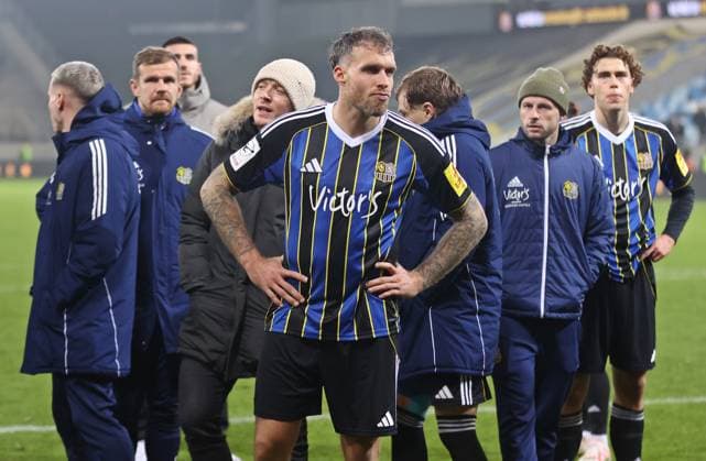 08.11.2025, Fussball, Herren, 3. Liga, Saison 2025 2026, 1. FC Saarbrücken - TSV Havelse, Enttäuschung bei den Spielern des 1. FC Saarbrücken nach dem Spiel, Patrick Schmidt (1. FC Saarbruecken) Saarbrücken Ludwigsparkstadion Saarland Deutschland (DE) Copyright: xFabianxKleerx