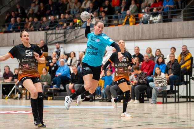 Handball I Frauen I Saison 2025-2026 I DHB-Pokal I Viertelfinale I VfL Waiblingen - Thüringer HC I 08.11.2025 Csenge Kuczora (59, Thüringer HC) im Wurf Waiblingen Rundsporthalle Baden-Württemberg Deutschland Copyright: xLobeca MaxxPetershansx