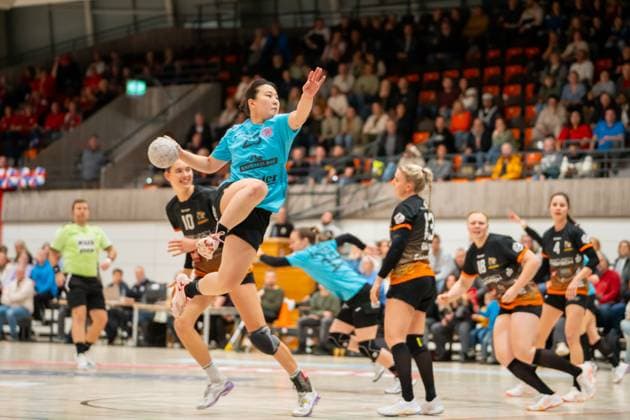 Handball I Frauen I Saison 2025-2026 I DHB-Pokal I Viertelfinale I VfL Waiblingen - Thüringer HC I 08.11.2025 Natsuki Aizawa (23, Thüringer HC) im Wurf Waiblingen Rundsporthalle Baden-Württemberg Deutschland Copyright: xLobeca MaxxPetershansx