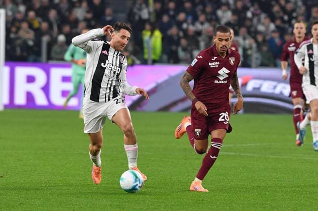 Foto IPP Massimo Rana Torino 08-11-2025 Calcio Campionato di Serie A 2025 2026 Juventus-Torino nella foto andrea cambiaso e ngonge cyril Italy Photo Press - World Copyright italy ITALY  Copyright: xR4924_italyphotopressx