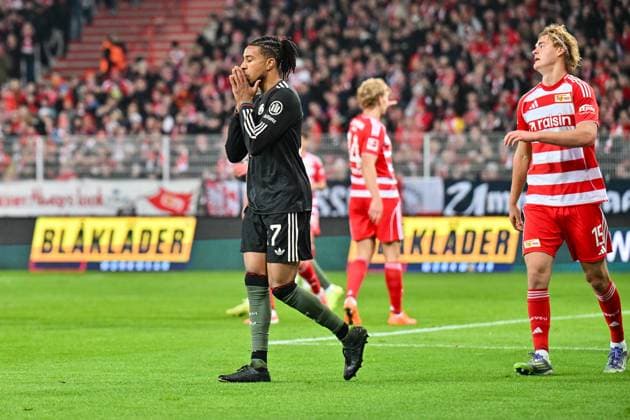 Bundesliga; 1. FC Union Berlin - FC Bayern München; 08.11.2025 Berlin, DEUTSCHLAND - 8. NOVEMBER: Michael OLISE (FC Bayern Munich 17) ärgert sich über eine vergebene Chance - Tom ROTHE (Union Berlin 15) während dem Bundesligamatch zwischen dem 1. FC Union Berlin und dem FC Bayern München am 10. Spieltag im Stadion an der alten Försterei am 8. November 2025 in Berlin, Germany DFL REGULATIONS PROHIBIT ANY USE OF PHOTOGRAPHS AS IMAGE SEQUENCES AND OR QUASI-VIDEO Copyright: xBEAUTIFULxSPORTS Goldbergx