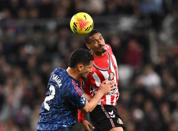 Wilson Isidor of Sunderland wins the ball Sunderland v Arsenal, Premier League, Football, Stadium of Light, Sunderland, UK - 08 Nov 2025Sunderland Stadium of Light United Kingdom EDITORIAL USE ONLY No use with unauthorised audio, video, data, fixture lists, club league logos or live services. Online in-match use limited to 120 images, no video emulation. No use in betting, games or single club league player publications.  Copyright: xRichardxLee Shutterstockx 15702163z