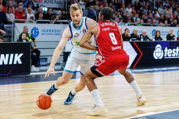 Till Pape (Frankfurt Skyliners, 19), Demarcus Demonia (BMA365 Bamberg Baskets, 08), BMA365 Bamberg Baskets vs. Frankfurt Skyliners, Basketball, easyCredit BBL, 7. Spieltag, 08.11.2025 BMA365 Bamberg Baskets vs. Frankfurt Skyliners, Basketball, easyCredit BBL, 7. Spieltag, 08.11.2025 Bamberg Copyright: xEibner-Pressefoto G.xSantemizx EP_EER